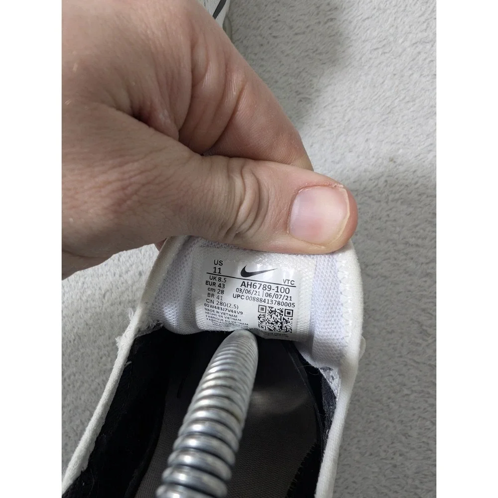Nike Air Max 270 Women's‎ 11 White gray Black Running Shoes. AH6789-100
